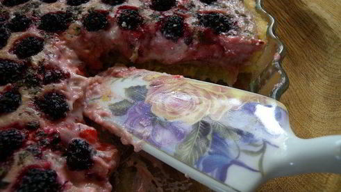 тарт с клубникой с розмарином и ежевикой с базиликом двойное удовольствие