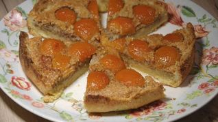 Тарт с консервированными абрикосами