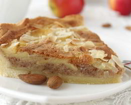 Тарт с миндалем и яблоками