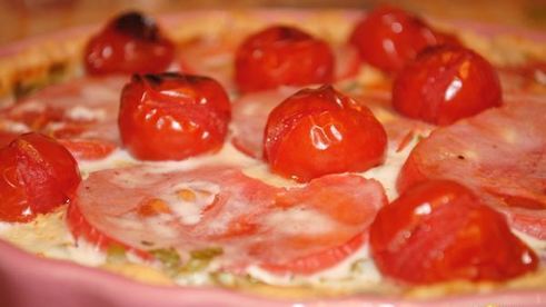 тарт с помидорами, фетой и зеленью