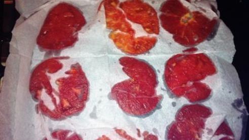 тарт с томатами и карамельным луком