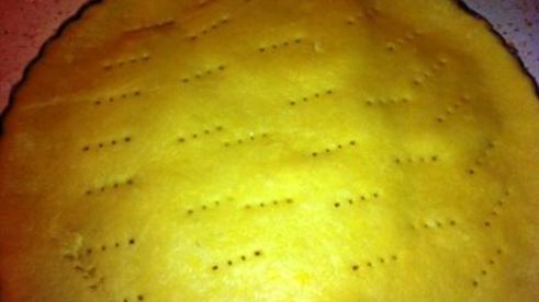 тарт с томатами и карамельным луком