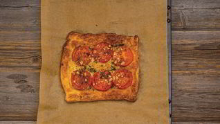 Томатный тарт с фетой и тархуном