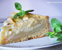 Яблочный тарт с миндальными лепестками