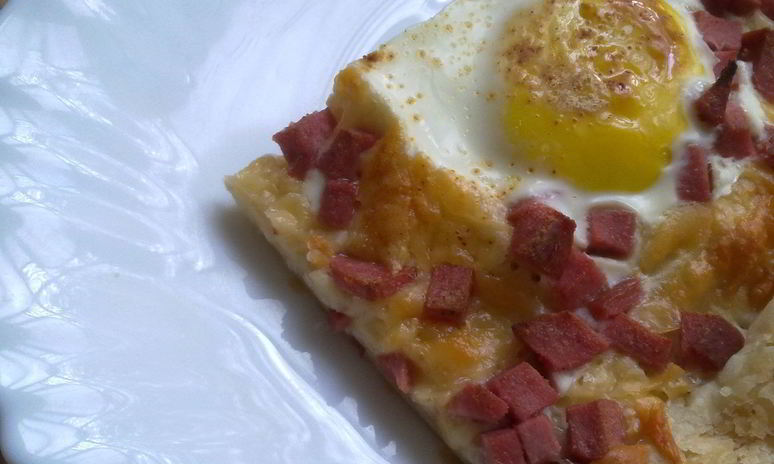 Рецепт яичницы на слоеном тесте