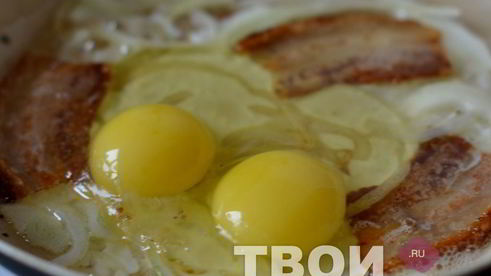 яичница с беконом
