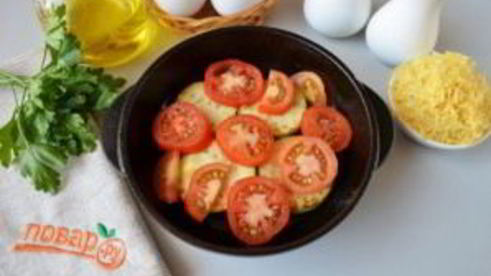 яичница с кабачками и помидорами