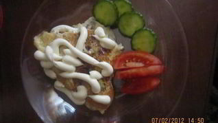 Яичница с хлебом и луком