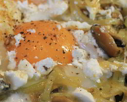 Яичница с мидиями и фетой