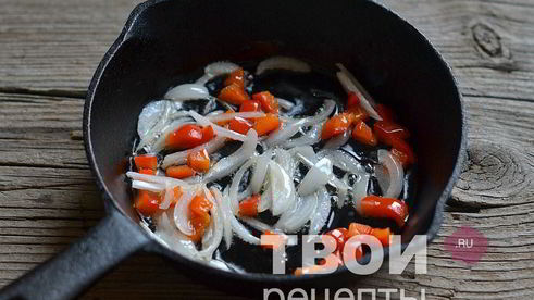 яичница со шпинатом и перцем