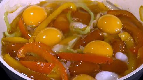 яичница со сладким перцем, луком и помидорами