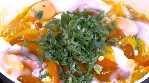 яичница со сладким перцем, луком и помидорами