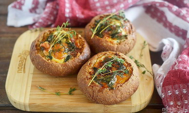 Рецепт яичницы в булочках веселый завтрак