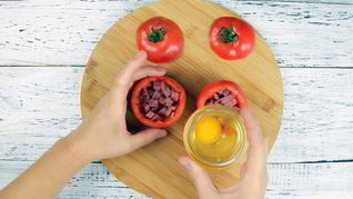 Яичница в помидоре