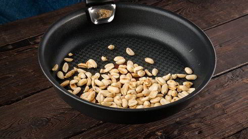 закуска из запеченных баклажанов с арахисом