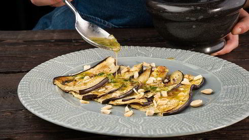 закуска из запеченных баклажанов с арахисом