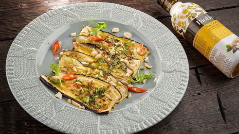 закуска из запеченных баклажанов с арахисом