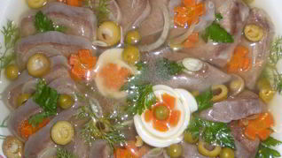 Заливное из свиного языка