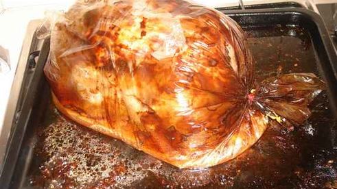 запеченая свинина, маринованая в кефире