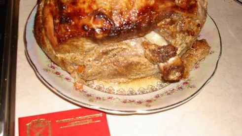 запеченая свинина, маринованая в кефире