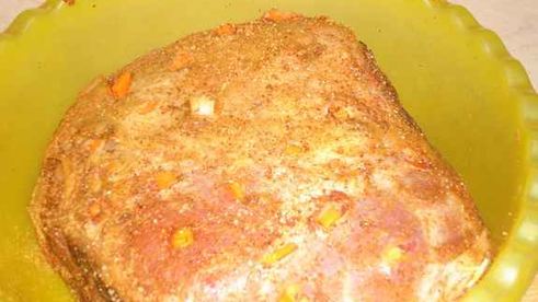 запеченая свинина, маринованая в кефире