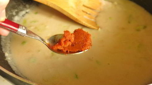 жульен том ям с крабовыми палочками