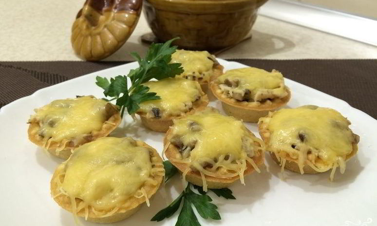 Рецепт жульена в тарталетках с грибами и сыром