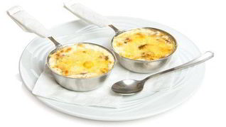 Жюльен из кальмаров с луком и грибами