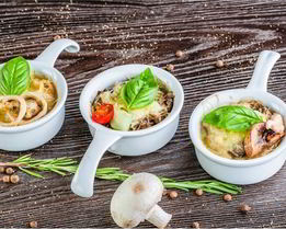 Жюльен из кальмаров с сыром и грибами