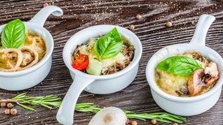 Жюльен из кальмаров с сыром и грибами